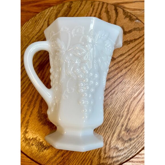 Vintage Anchor Hocking Harvest Grape Milk Glass White Pitcher - Picture 7 of 10